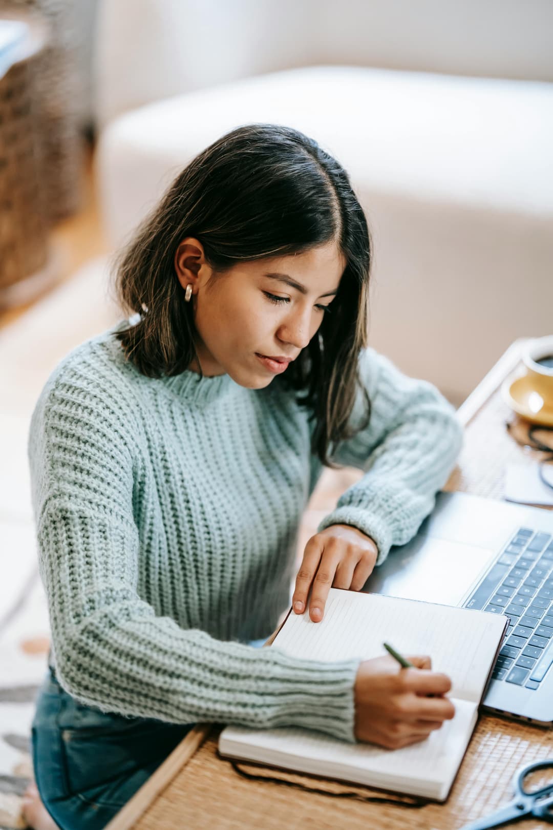 Student using Skooled AI